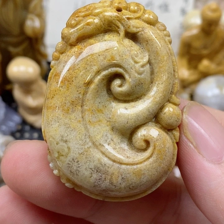 颈饰未镶嵌硅化珊瑚（珊瑚玉）