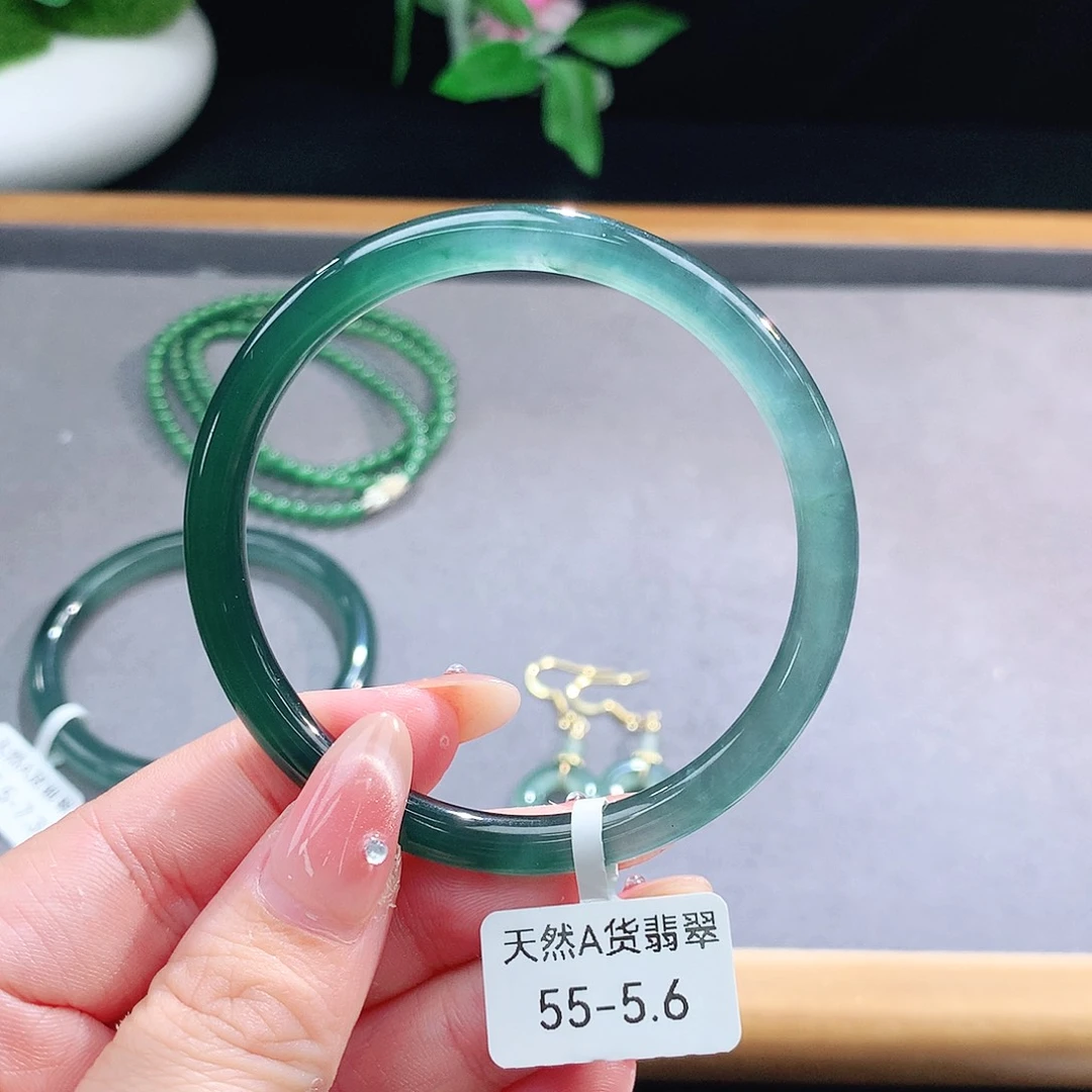 未镶嵌手镯（圆镯）翡翠