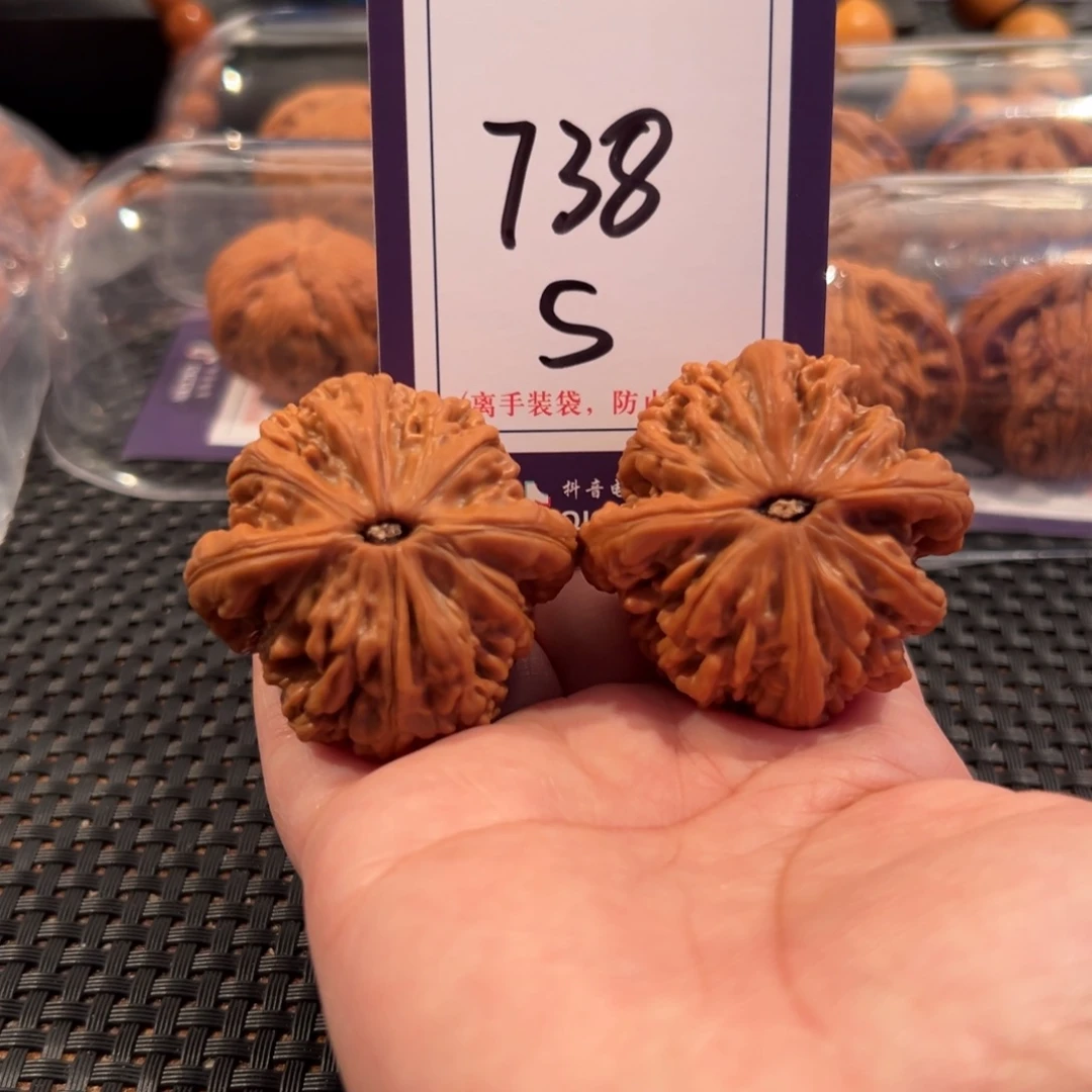 文玩核桃把件738号虎头王43全品