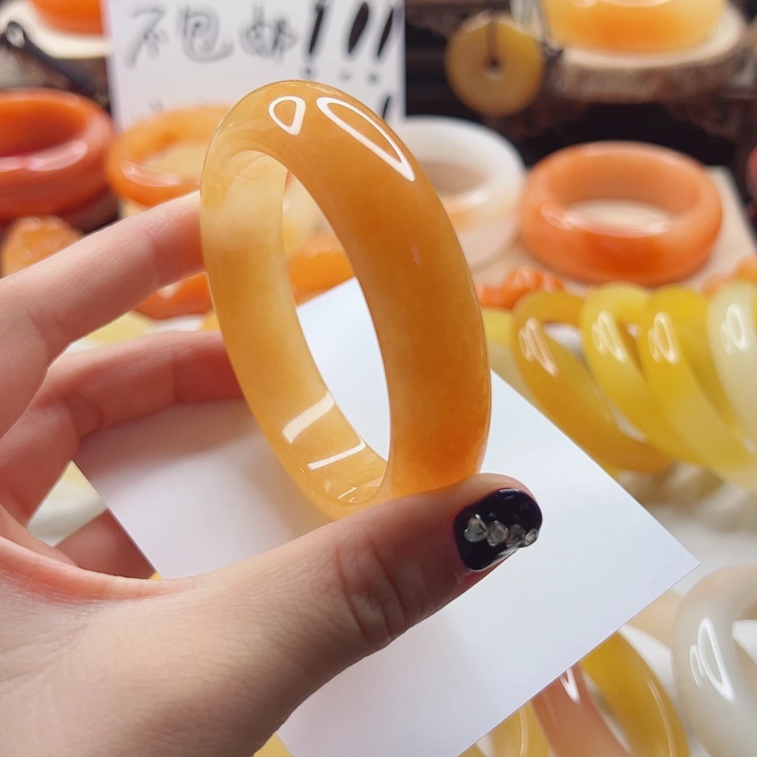 绝***语石英质玉（黄龙玉）未镶嵌手镯