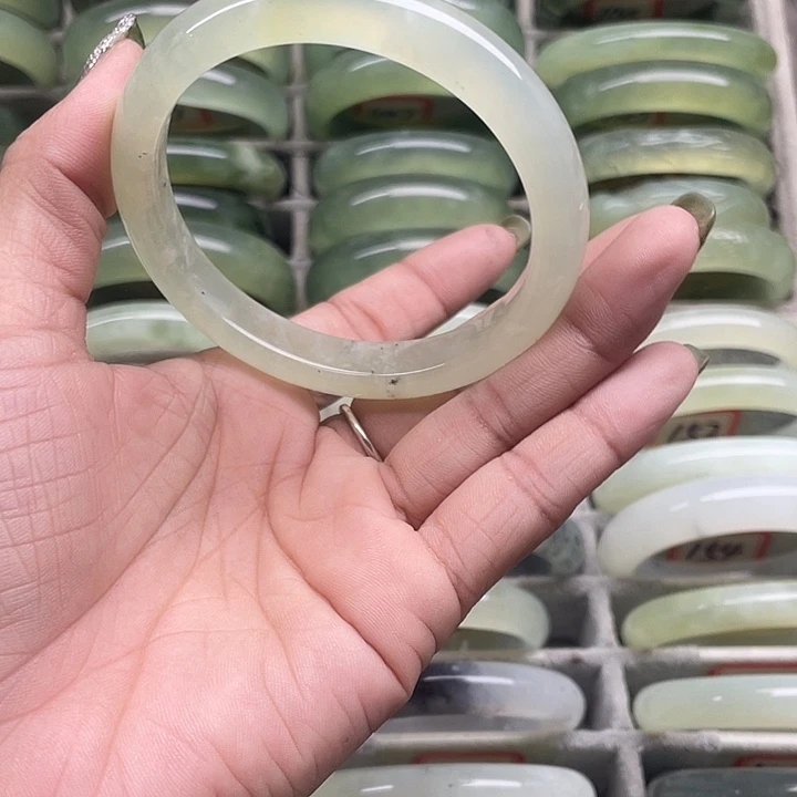 蛇纹石玉未镶嵌手镯135