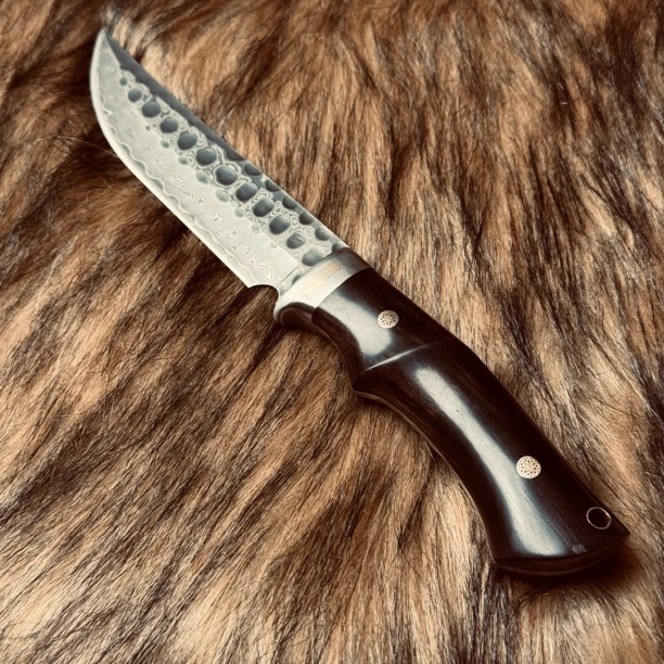 收藏级紫光黑檀柄大马士革钢锤纹手工锻刀