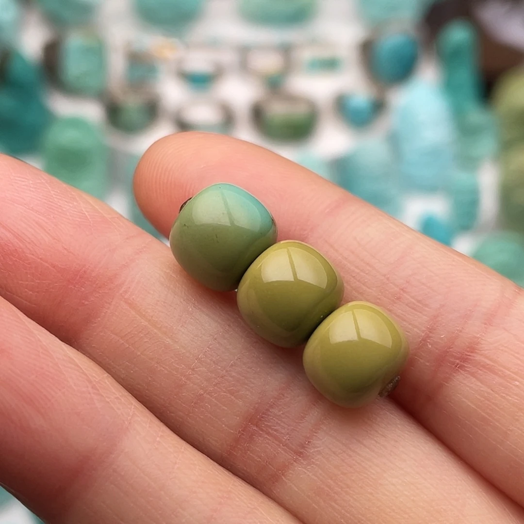 绿松石未镶嵌颈饰