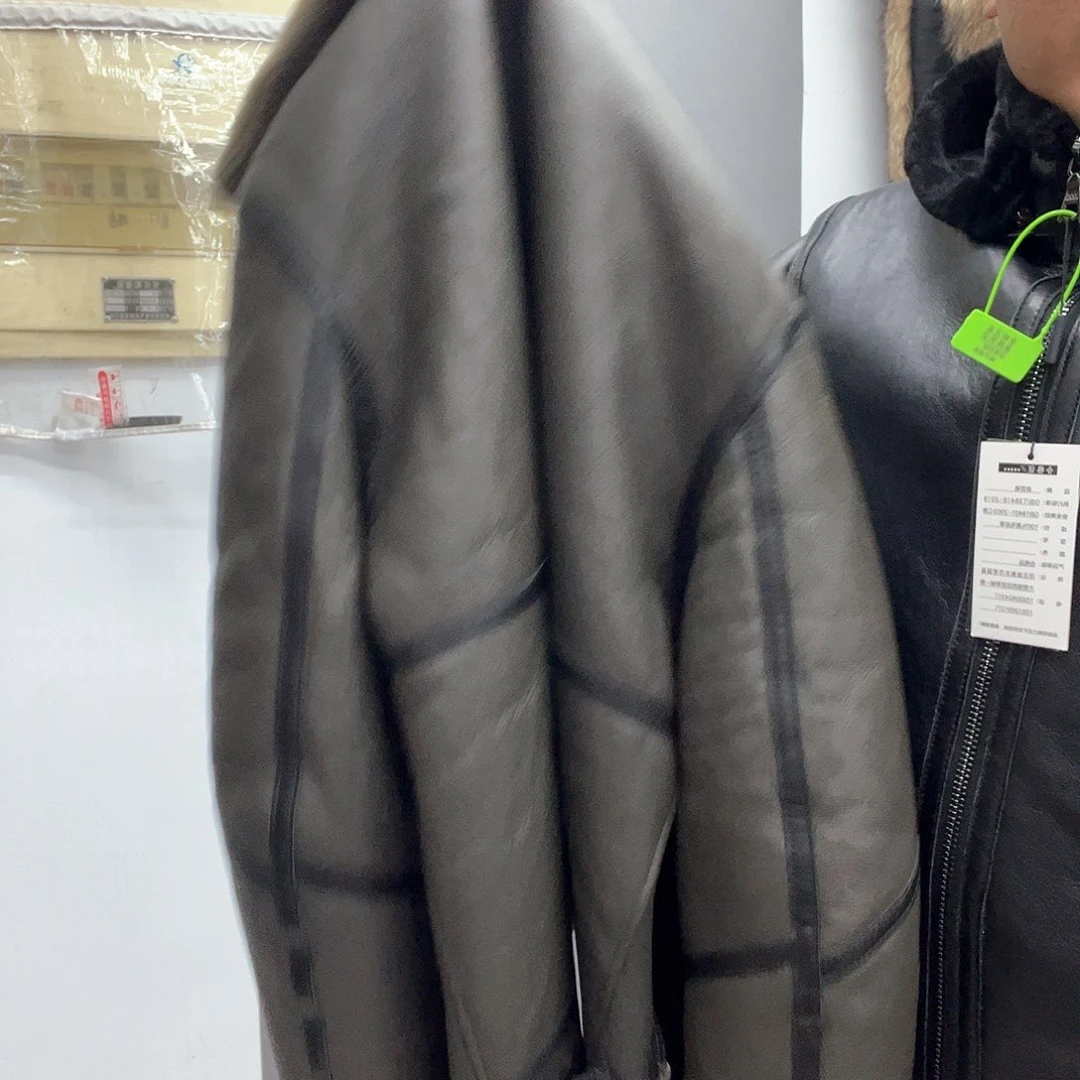 绿色翻领皮毛一体