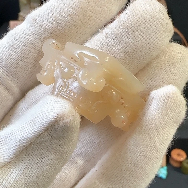 小***泳和田玉未镶嵌颈饰