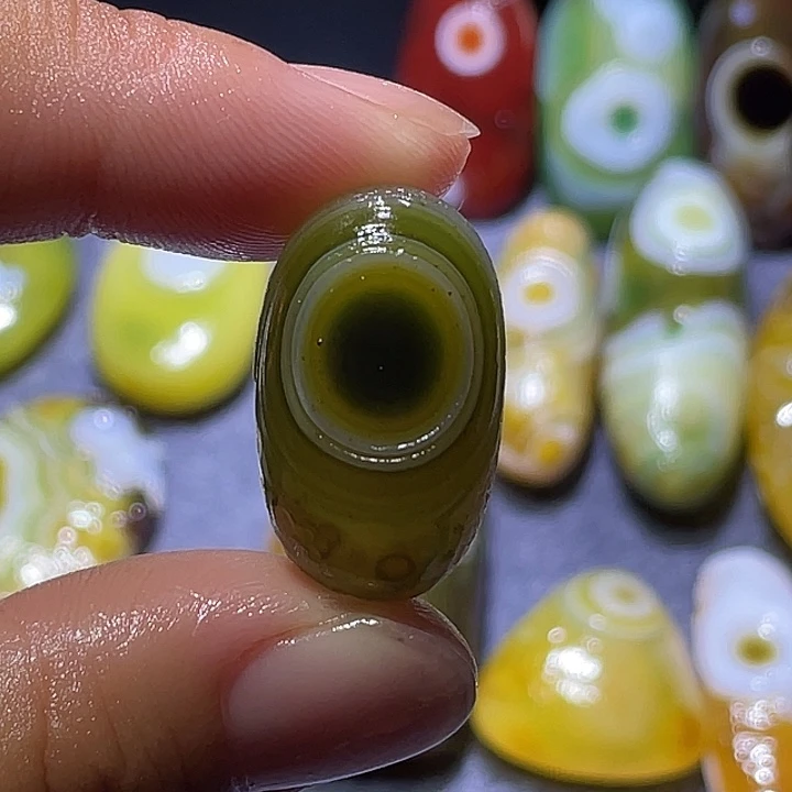 甲***螺玛瑙/玉髓未镶嵌珠宝奇石