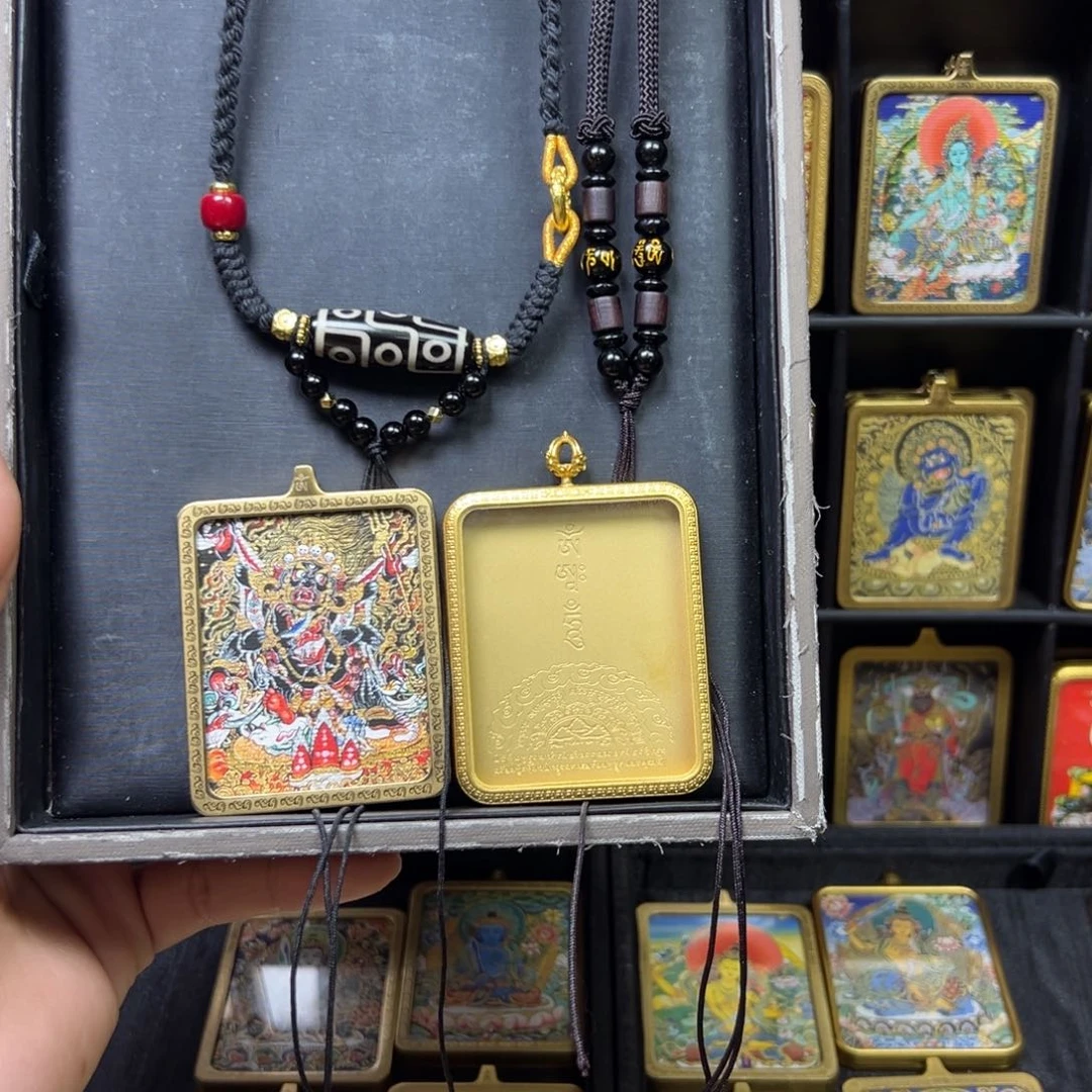 吊坠S***K美丽的小镇上