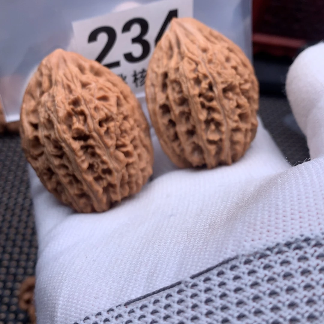 文玩核桃吊坠心**成野生39