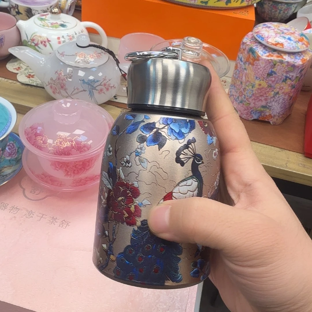 处理保温杯一个水壶