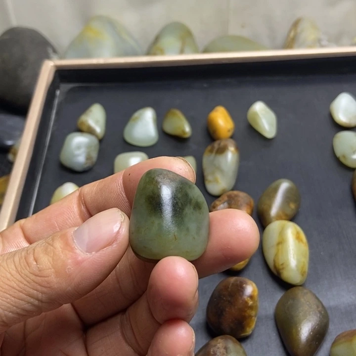 峰***8和田玉(糖玉)未镶嵌珠宝奇石