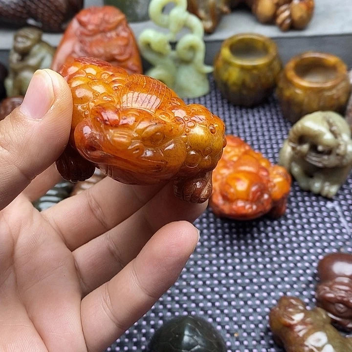 蛇纹石玉未镶嵌颈饰穿*