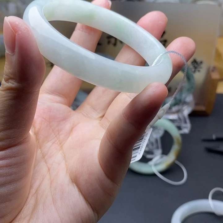 翡翠未镶嵌手镯翡翠