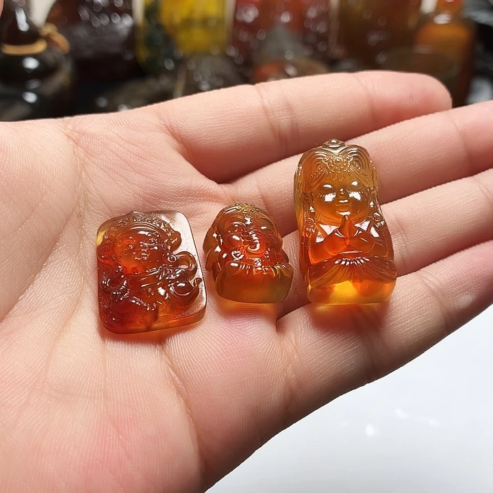 帽***姐琥珀未镶嵌裸石。。