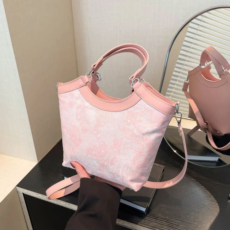 新中式国风手提包包女2024秋冬新款刺绣单肩高级感斜挎水桶包