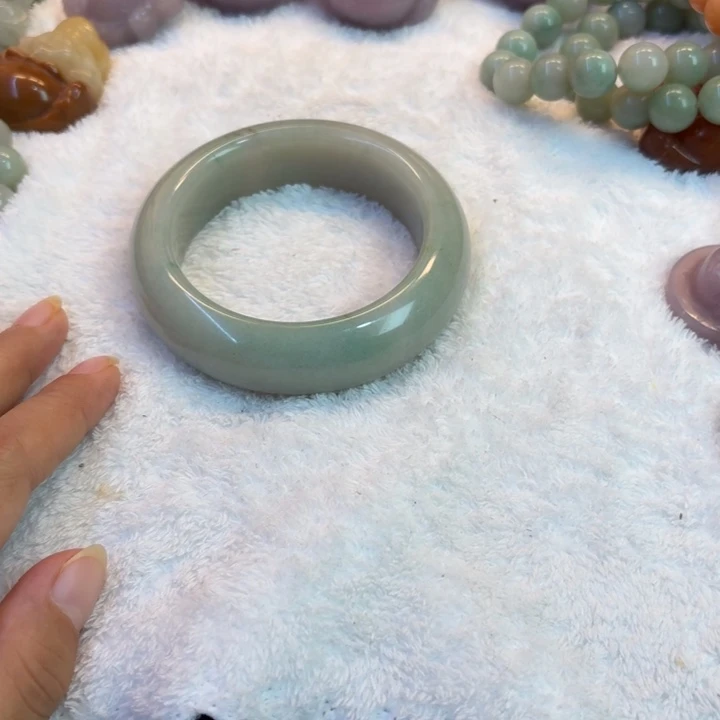 石英岩玉未镶嵌手镯