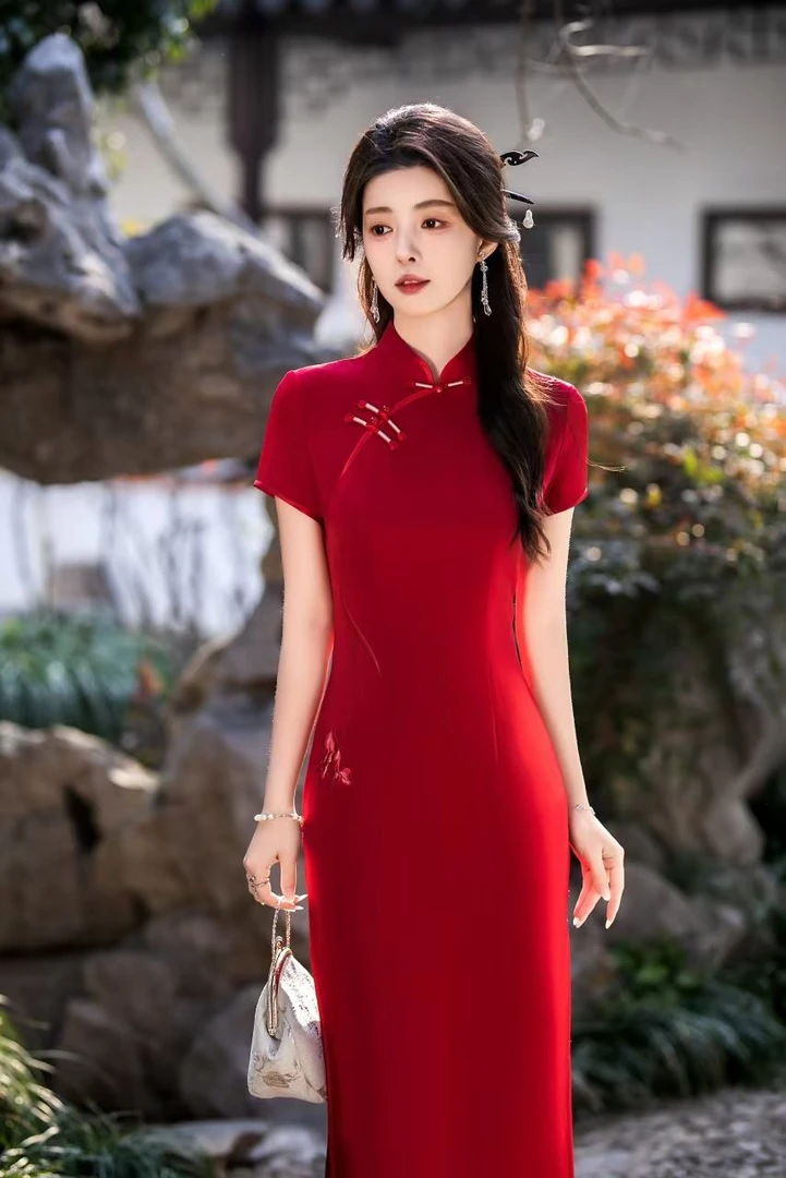 2025新款送考低领中国风包臀裙刺绣拼接旗袍复古新娘婚礼服酒红色