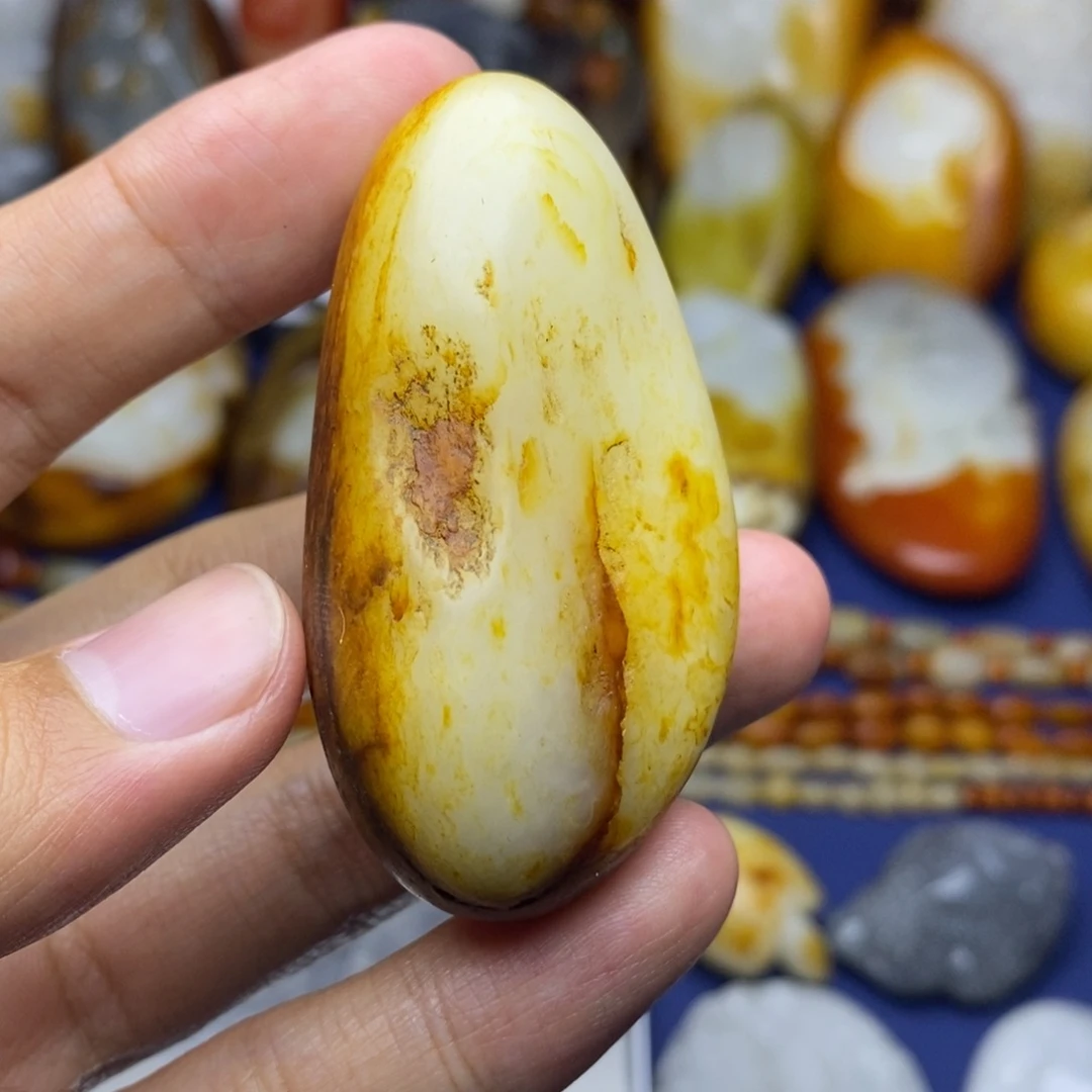 和田玉未镶嵌珠宝奇石