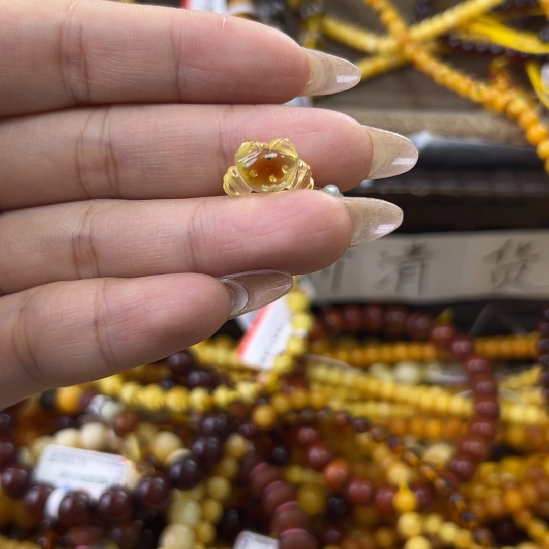 琥珀珠宝奇石未镶嵌