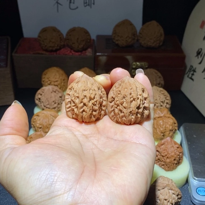 文玩核桃吊坠野生金瓜子33