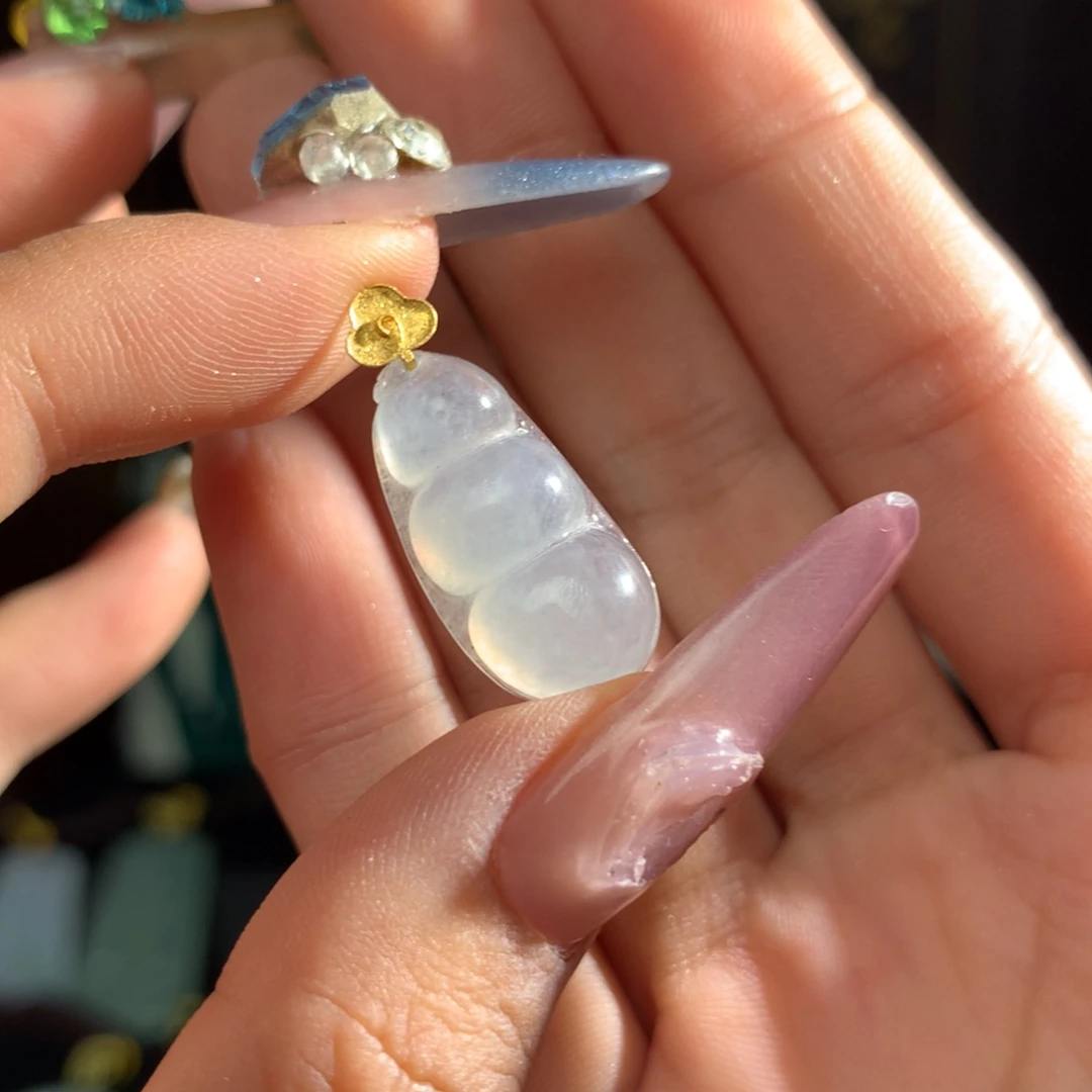 翡翠未镶嵌颈饰翡翠福豆