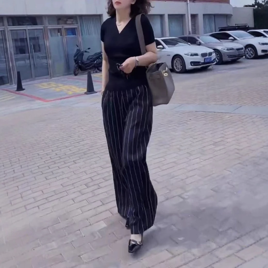 中年女装2025夏季新款时尚V领短袖T恤高腰阔腿裤子妈妈两件套装