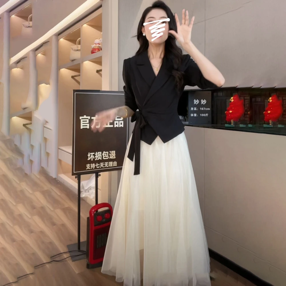 高级感黑色长袖西装上衣+半身网纱裙子2025女装套装轻奢高级感