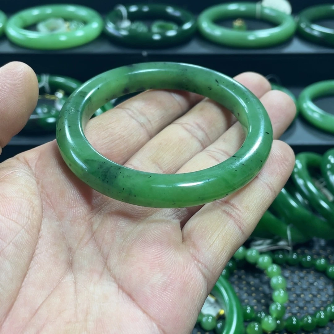 和田玉（碧玉）未镶嵌手镯