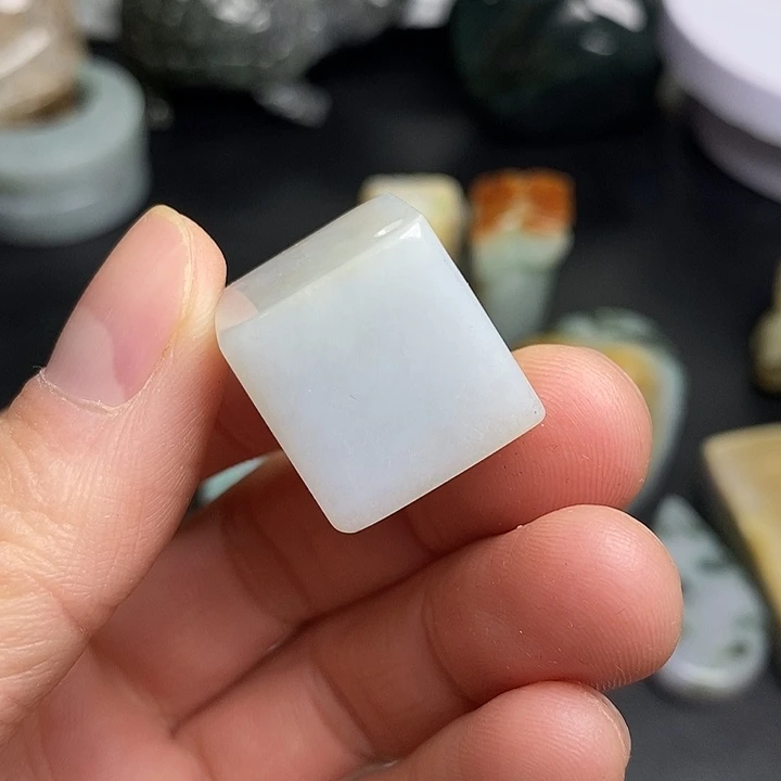 翡翠未镶嵌颈饰天然翡翠19