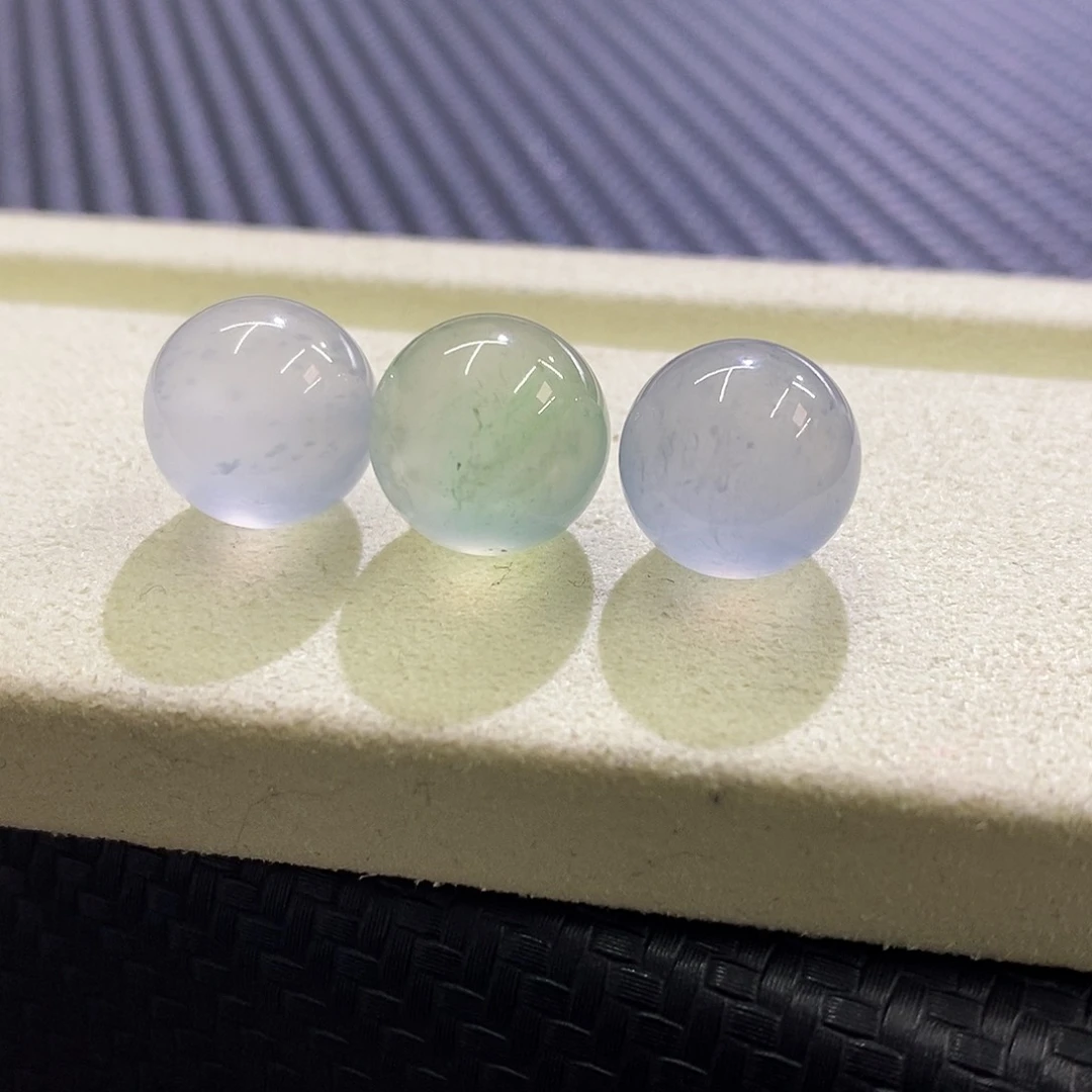 未镶嵌挂件翡翠单颗价，多样性发其一