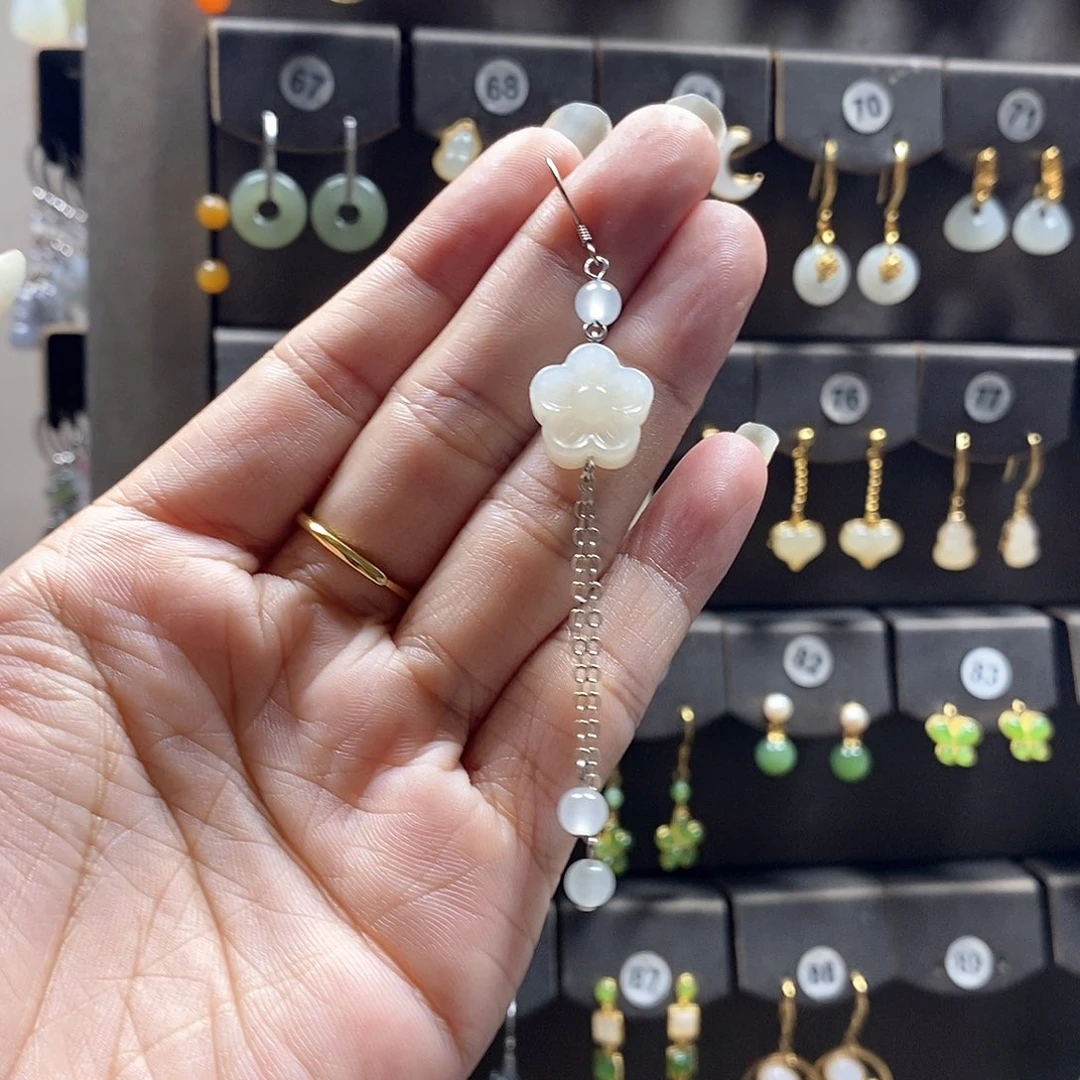 滴***南银S925镶嵌和田玉耳饰