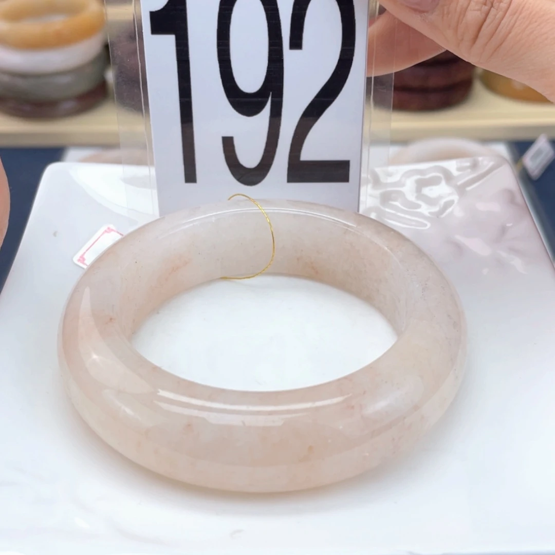 【闪购商品】石英质玉手镯未镶嵌