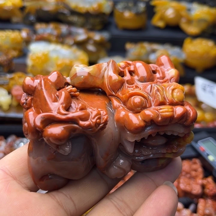 石英质玉（黄龙玉）未镶嵌颈饰