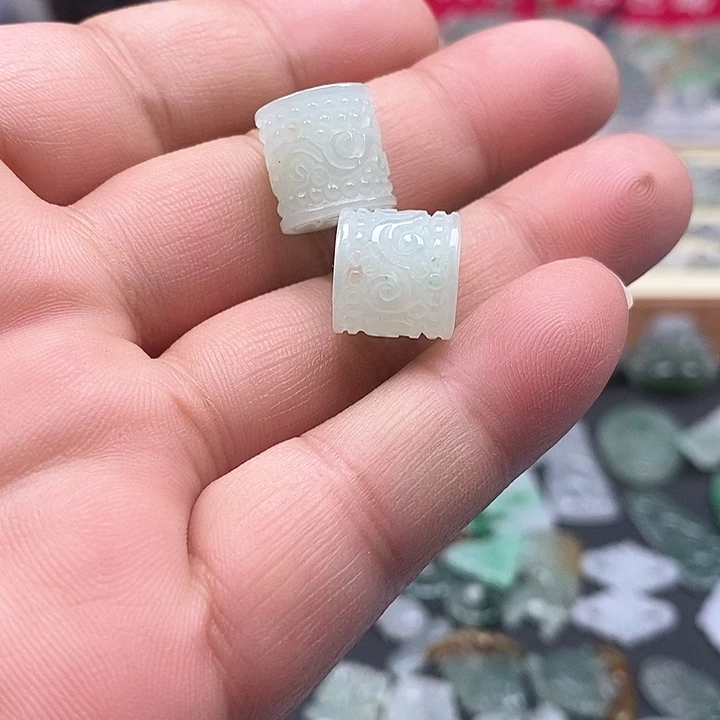 吊坠(不含链)未镶嵌翡翠一个80
