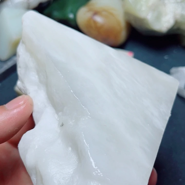 和田玉（糖玉）未镶嵌珠宝奇石