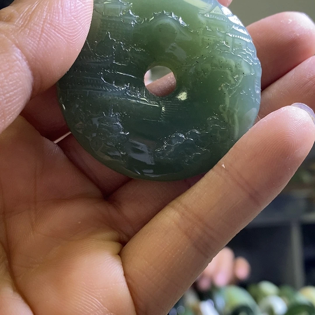 岫玉未镶嵌颈饰一个