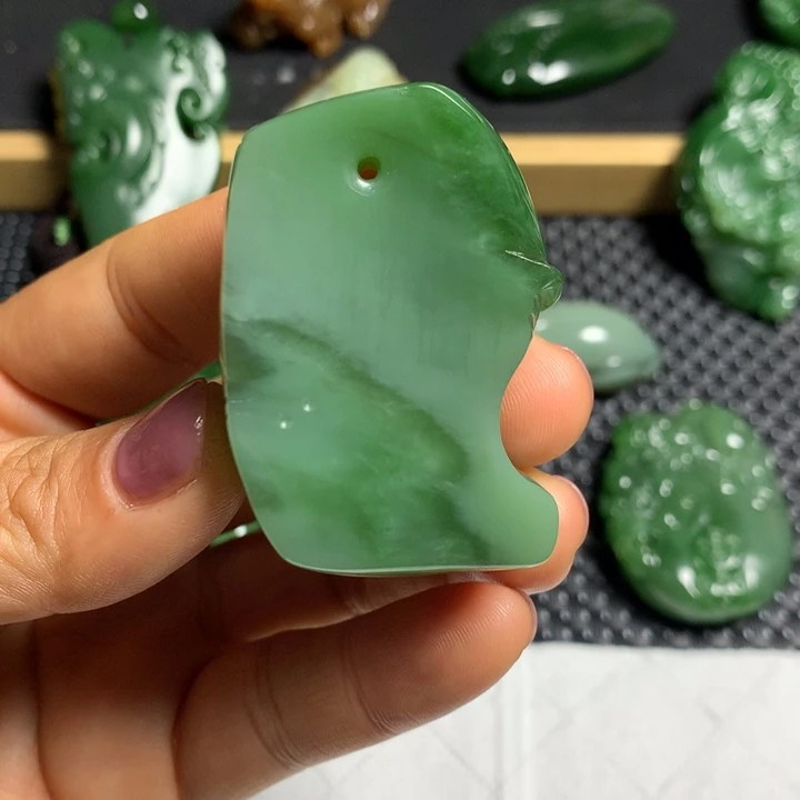 和田玉未镶嵌颈饰