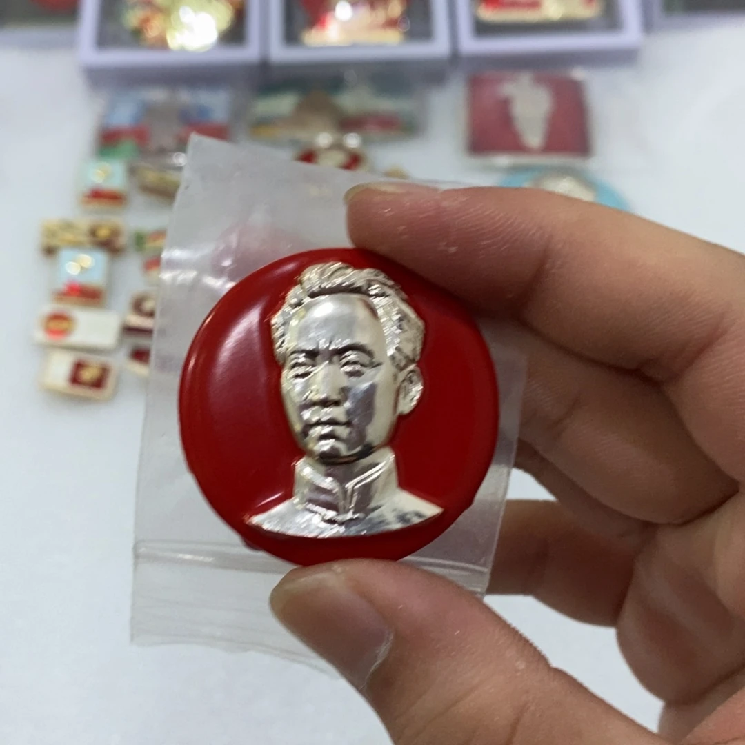 铝哦**吼红色纪念章帽徽漆去安源