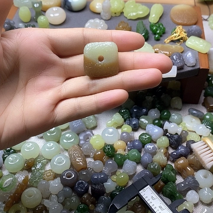 未镶嵌和田玉挂件糖白方扣