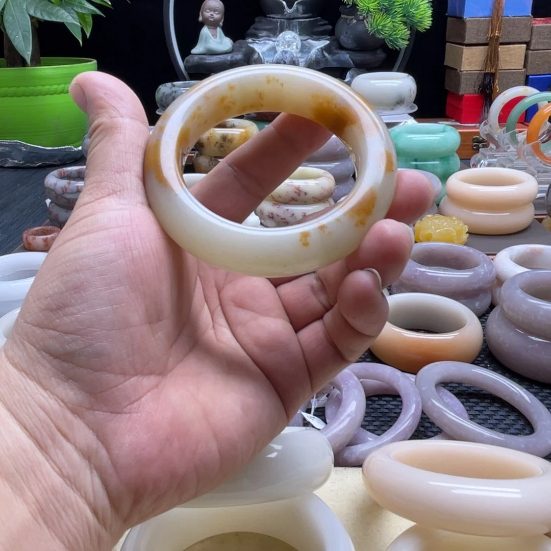 石英质玉（佘太翠）未镶嵌手镯