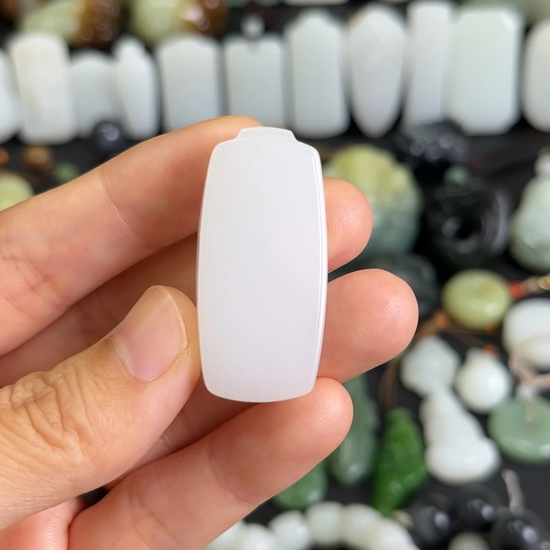 和田玉未镶嵌吊坠(赠链)