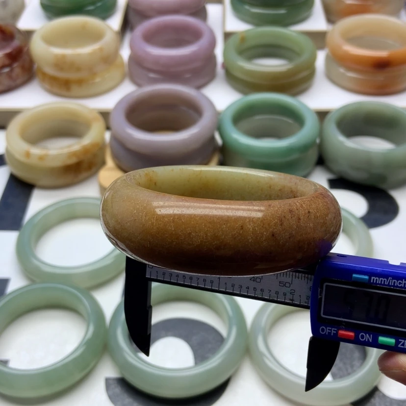 【闪购商品】未镶嵌手镯石英岩玉