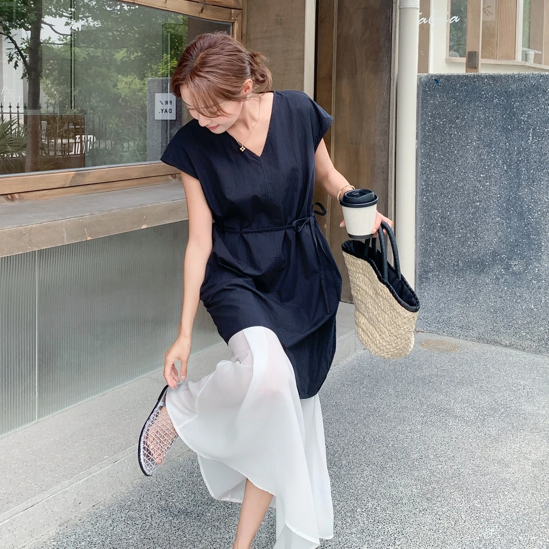 藏青色不规则撞色拼接连衣裙女夏新款韩系气质显瘦时尚V领长裙