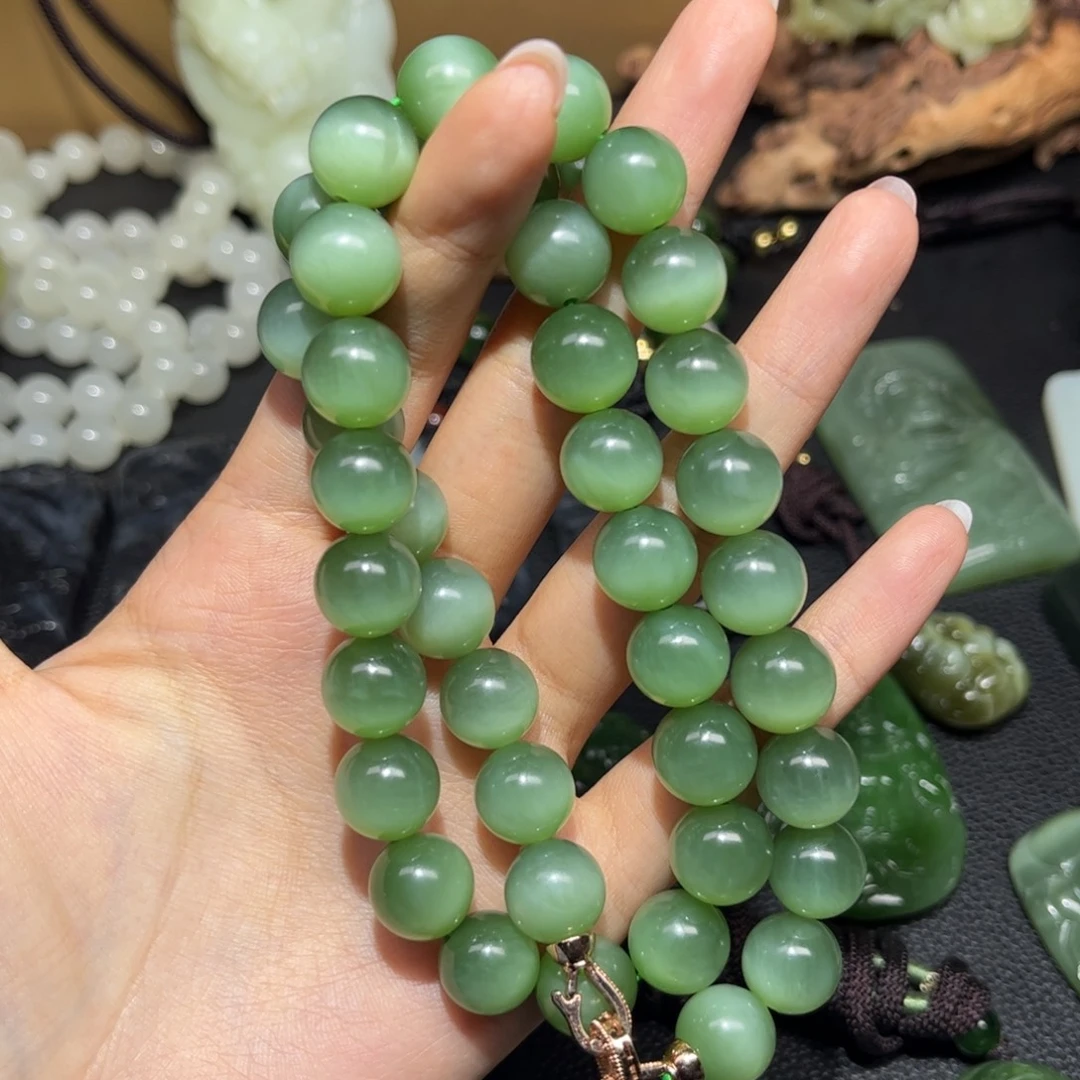 禅***净和田玉未镶嵌颈饰