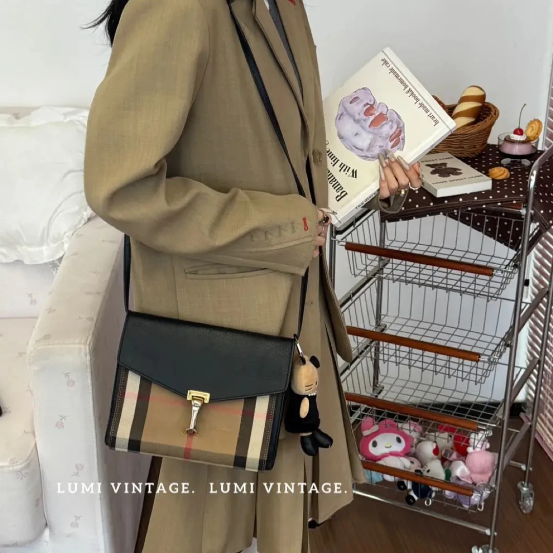 95新 BURBERRY/博柏利 黑色拼接经典格纹邮差单肩包50382926