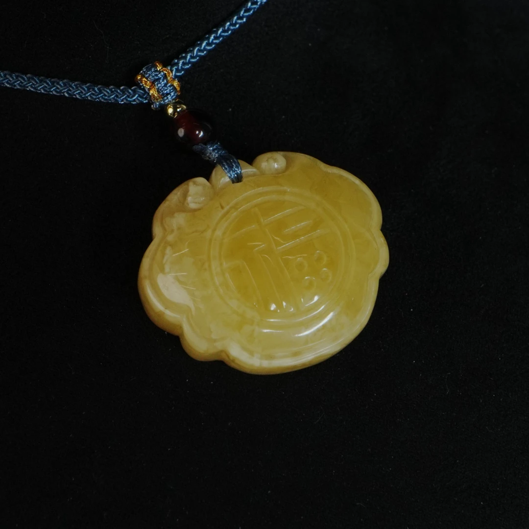 DY-M1665 蜜蜡平安锁吊坠 5.03g