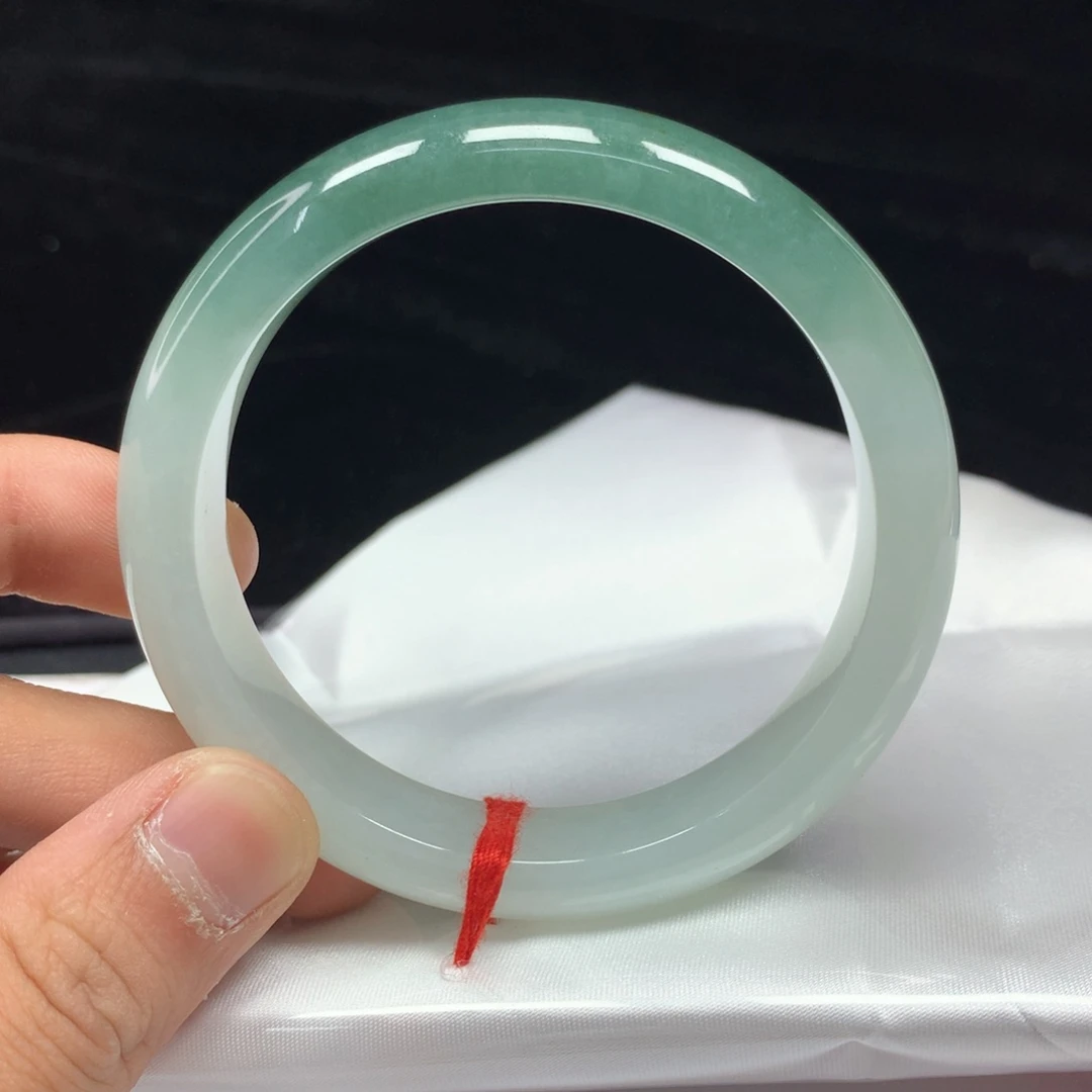 翡翠手镯（圆镯）未镶嵌57.5