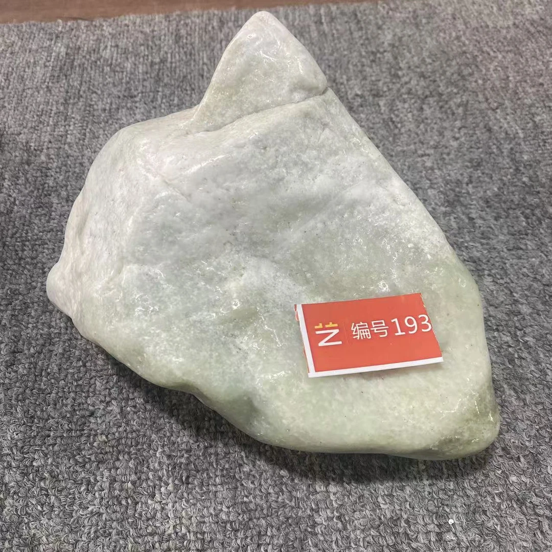 新疆玉料原石发一件编号193