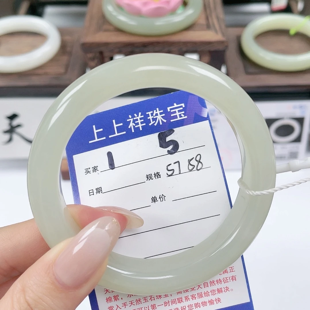 未镶嵌手镯和田玉