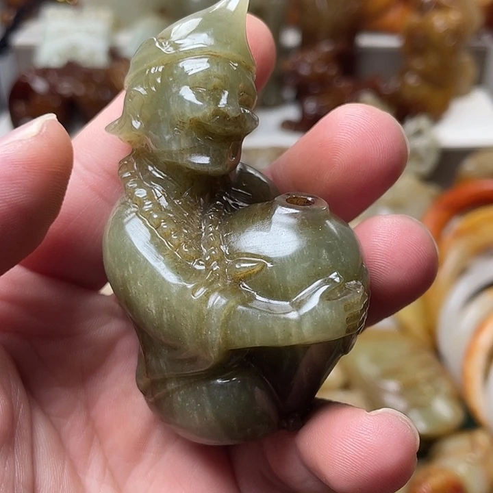 直***远和田玉未镶嵌颈饰