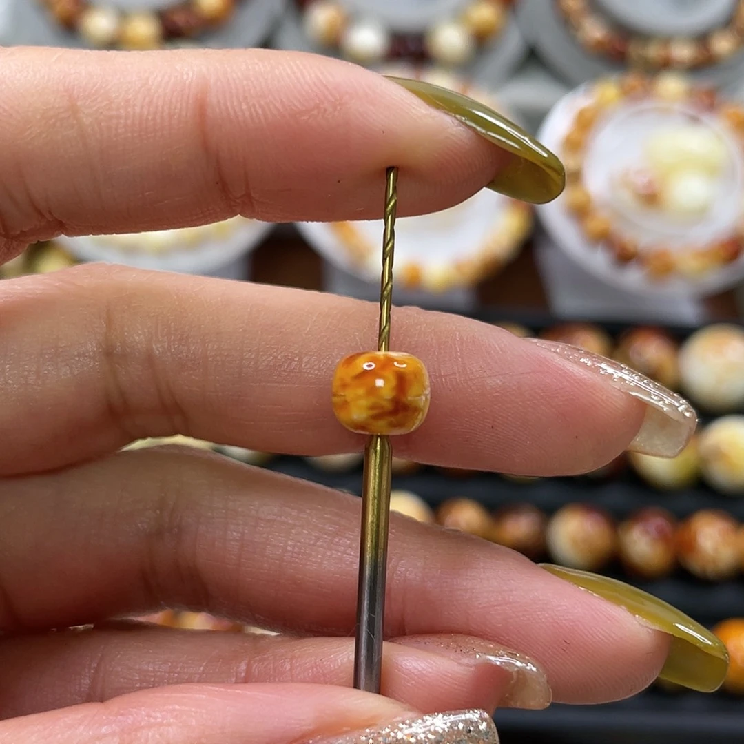 琥珀裸石未镶嵌蟑***?蜜蜡